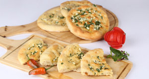 Makhni Garlic Naan Recipe | Tarka