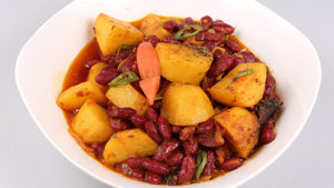 Aalu Lobia Masala Recipe | Dawat