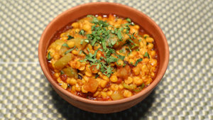 Chanay ki Daal Lauki Recipe | Lazzat