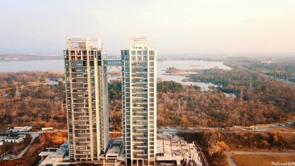 security guard roasts content creator for being 'poor'