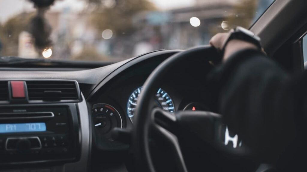 save fuel while driving in Pakistan: 10 easy tips