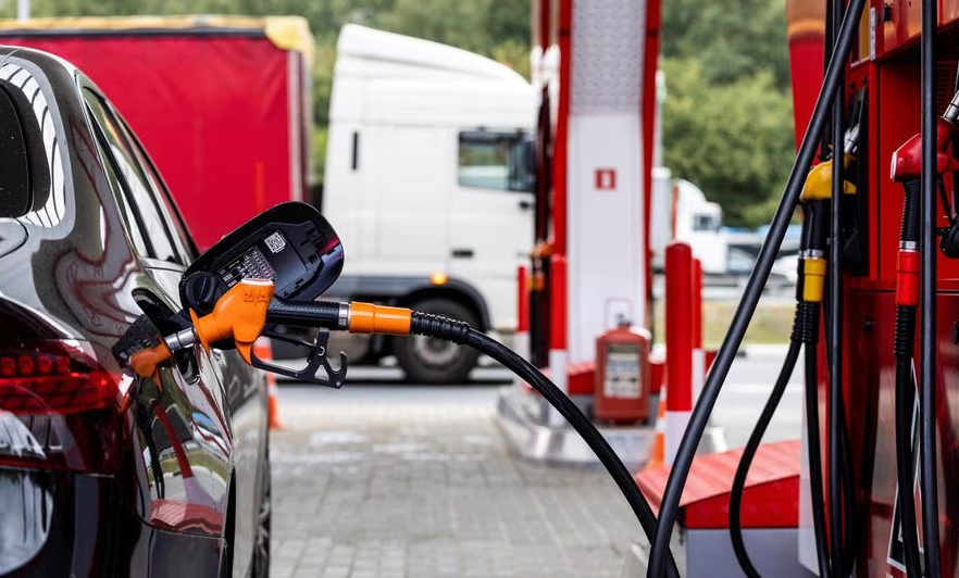 Russia temporarily bans fuel exports