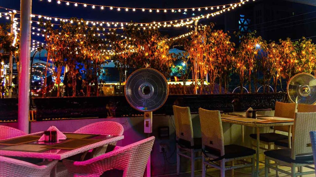 Lahore high Court issues cafe timings smog lahore