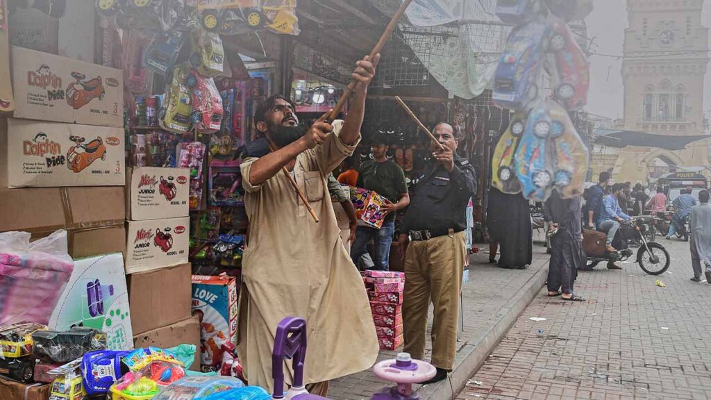 lahore smog market close