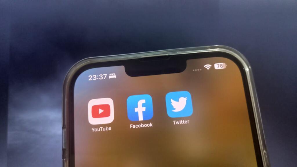 Facebook twitter down