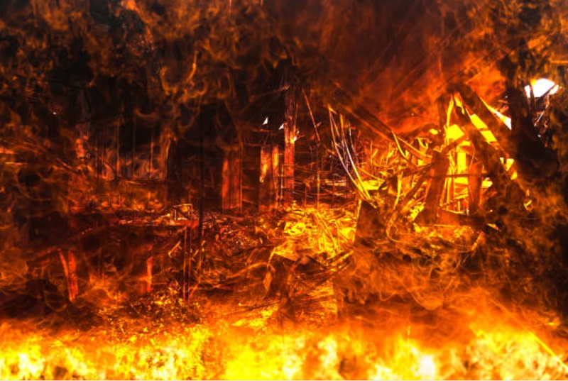 Fire breaks out in a building in Dhaka that left 43 dead