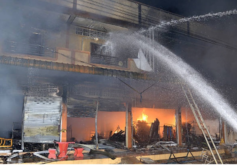 A blaze erupted in the basement of a five-story shopping plaza in Urdu Bazaar in Lahore, Punjab.