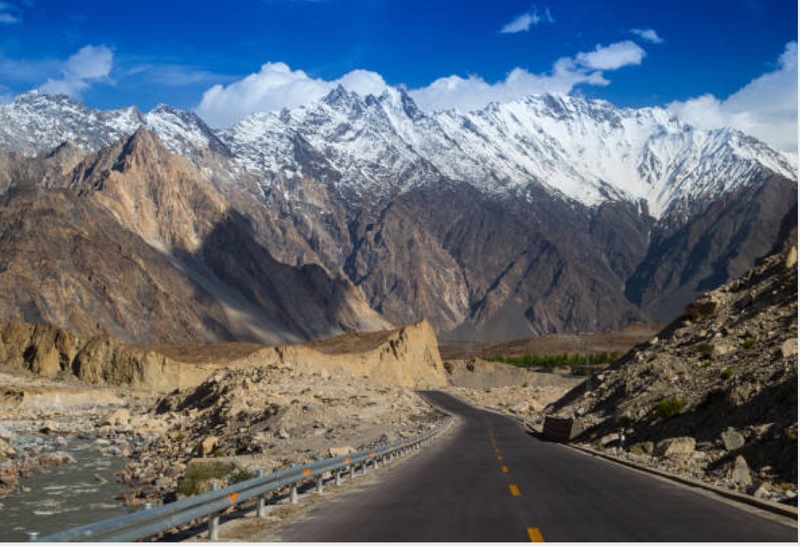Karakoram Highway currently closed at Upper Kohistan