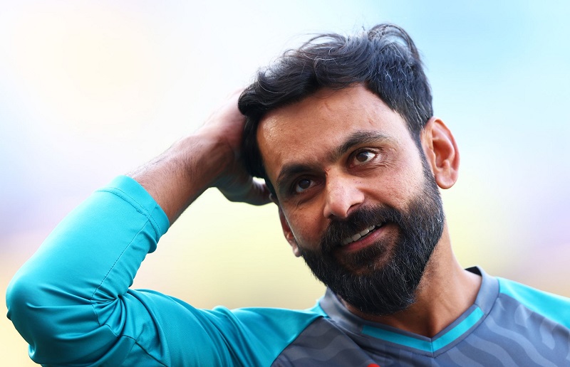 Former Pakistani cricket Mohammad Hafeez voiced his displeasure with Etihad Airways, accusing the airline of providing 