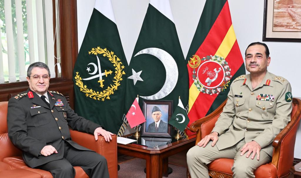 Commander of Turkish Land Forces General Selcuk Bayraktaroglu called on Chief of Army Staff (COAS) General Asim Munir at the military's headquarters (GHQ) on Monday