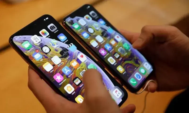 mobile phone prices decline