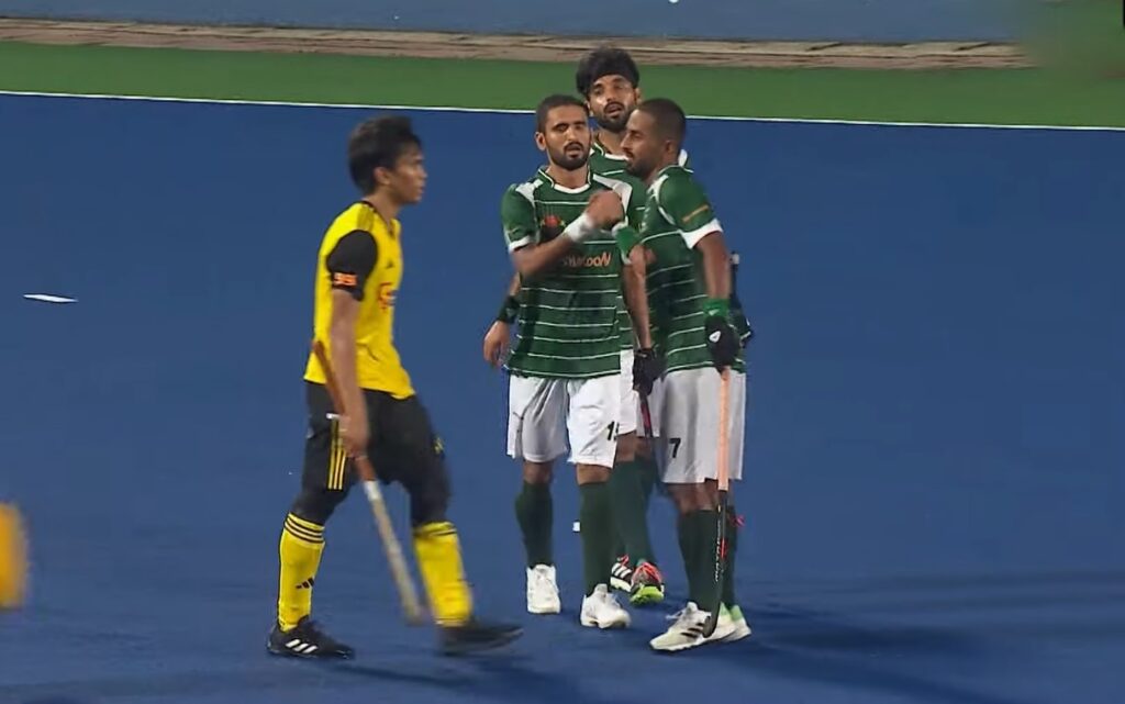 Pakistan men's hockey team secured a narrow victory over hosts Malaysia with a last-minute goal by Abu Bakar on Saturday.