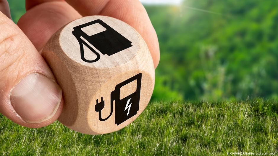 What's better for the environment fossil cars or electric vehicles?