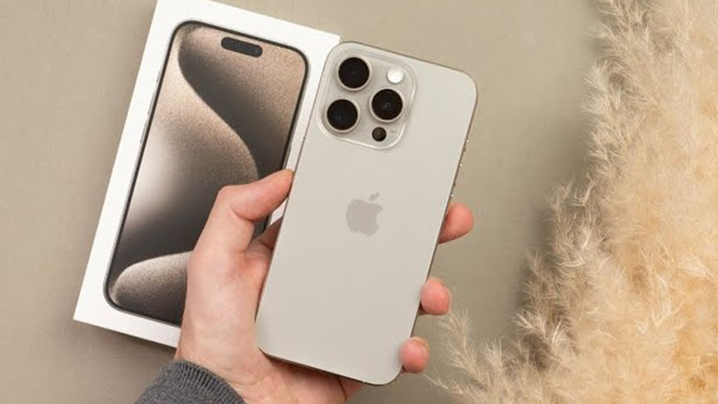 iPhone 15 Pro Max out of box