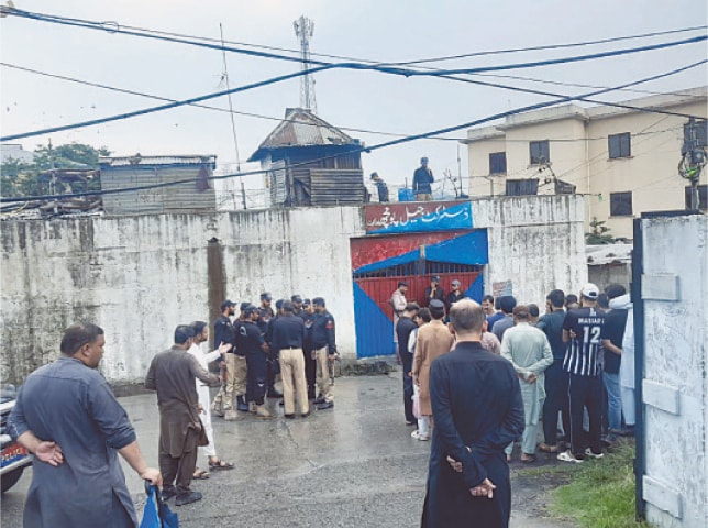 AJK prisoners escape
