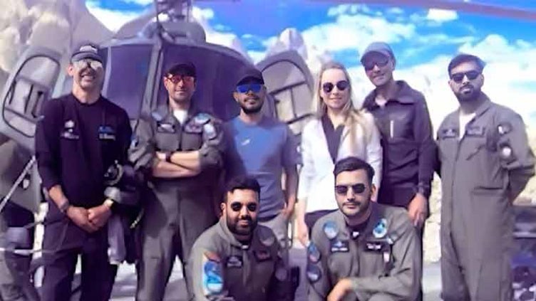 Pakistan army rescues climbers