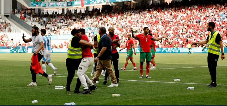 A fan invasion in the opening match of the Olympic football tournament between Argentina and Morocco on Wednesday caused chaos, with Argentina eventually beaten 2-1
