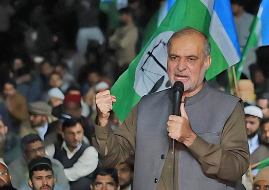 : Jamaat-e-Islami (JI) intensified preparations for a significant sit-in at D-Chowk on Friday (today) with workers from across Pakistan converging on the capital following a call to action by JI's Deputy Chief Liaqat Baloch.