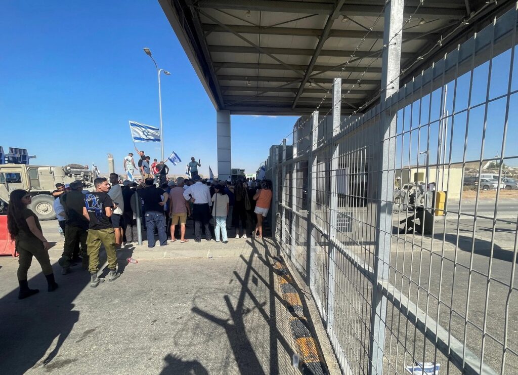 Right-wing Israeli protesters broke into two military compounds on Monday after investigators arrived to probe soldiers about suspected abuse at one of them, a detention camp for Palestinians captured during the Gaza war.