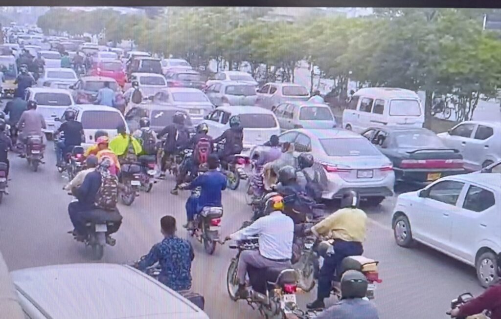 traffic jam Karachi Shahrae Faisal