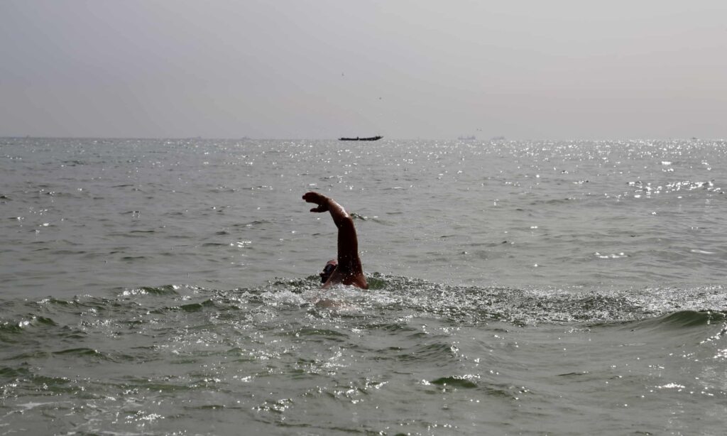 six drown in Karachi
