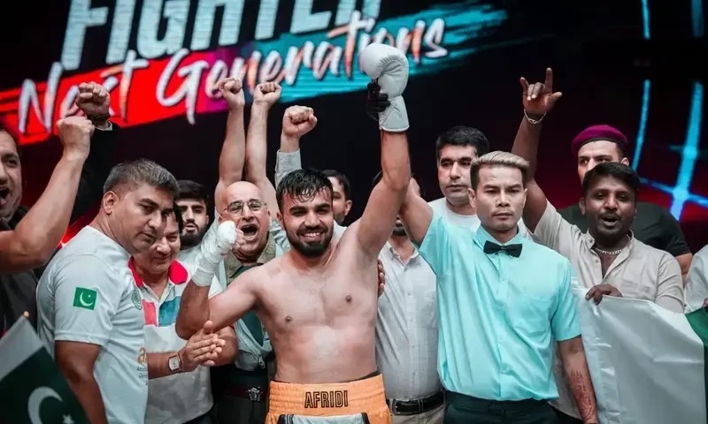 Pakistani boxer Shahir Afridi secured the middleweight Asian boxing title after defeating Indian boxer Ronit Solanki in a professional bout held in Bangkok, Thailand on Saturday.