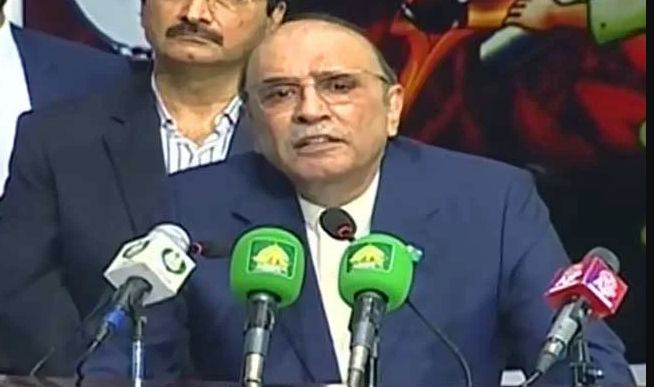 Zardari fractures foot