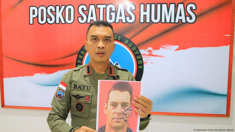 Separatists in Indonesia's restive Papua region ambushed a helicopter on Monday and murdered its New Zealand pilot.