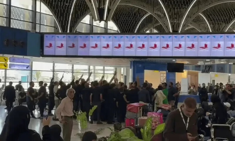 The Iraqi Airways flight IA-2431 transporting Pakistan pilgrims from Baghda,d Iraq landed in Karachi in early hours of Saturday.