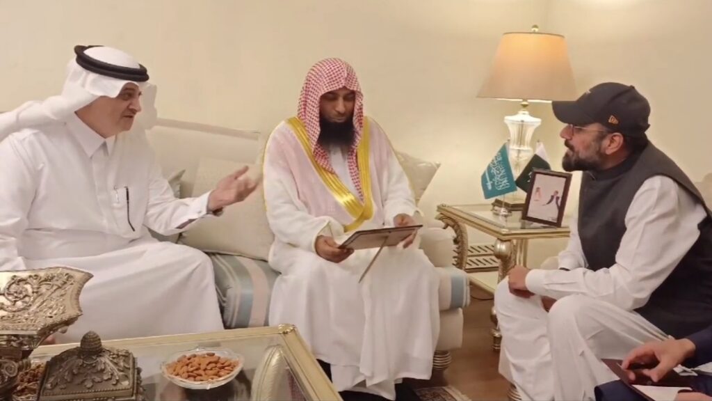 Minister for Religious Affairs and Interfaith Harmony, Chaudhry Salik Hussain, hosted a dinner reception on Friday at his residence for Dr Salah bin Muhammad Al-Budair, Imam of Masjid Al-Nabawi on Saturday/