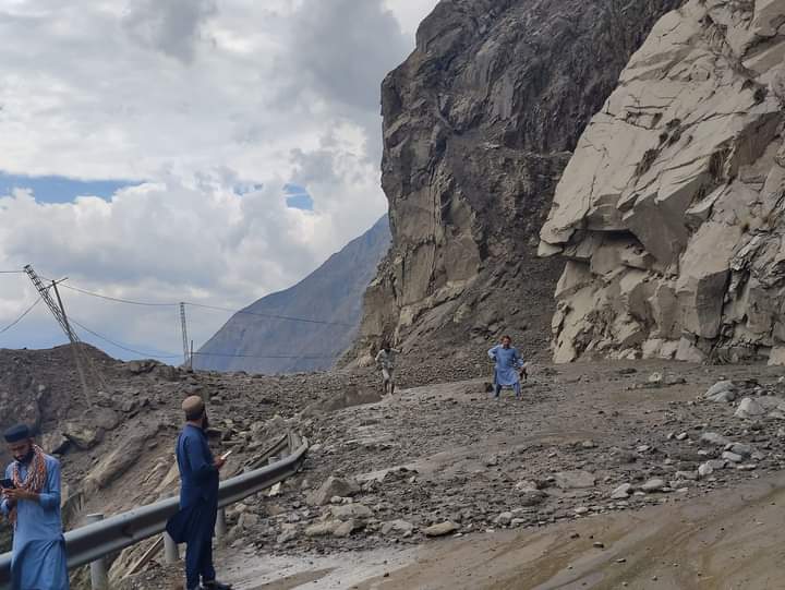 Thousands of travellers were stranded on Wednesday as a flood blocked the Karakoram Highway (KKH) near Subdivision Jaglote, disrupting the primary route connecting Gilgit-Baltistan with the rest of the country.