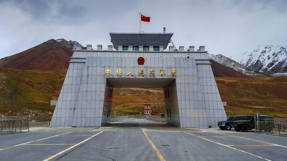 Pakistan-China trade resumes at Khunjerab border