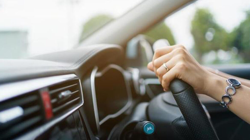 female EV taxi drivers in Karachi Pakistan