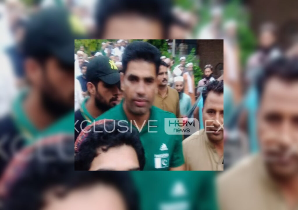 Javelin throw Olympian Arshad Nadeem has arrived in Raiwind, where he performed Fajr nafal prayers, seeking blessings for his recent Paris Olympic 2024 achievements.
