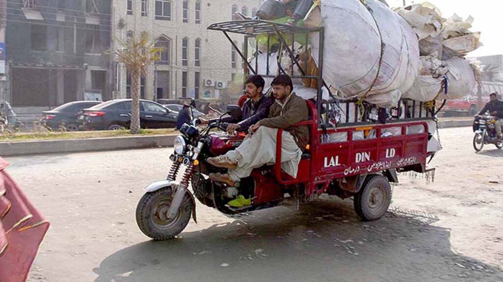 Lahore loader rickshaw ban