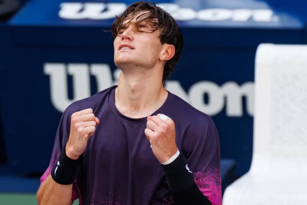 Jack Draper never considered retiring in his straight-sets semi-final defeat to top seed Jannik Sinner on Friday/