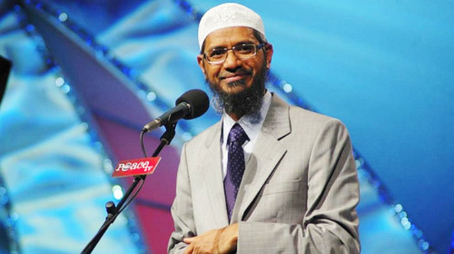 Dr Zakir Naik reaches Pakistan