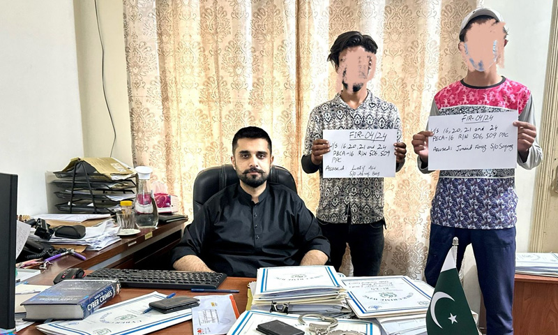 blackmailing girl on social media