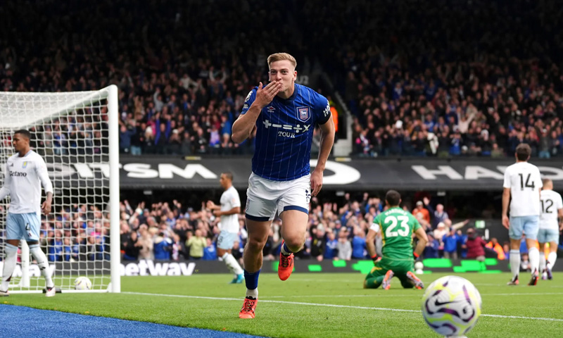 Delap double helps Ipswich