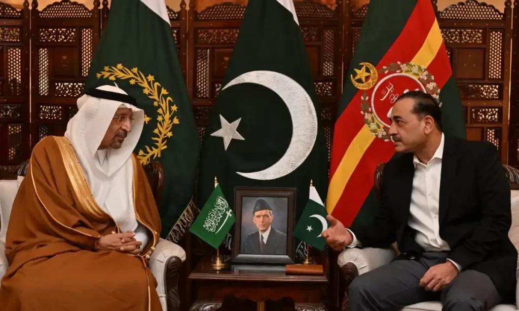 Saudi minister meets army chief