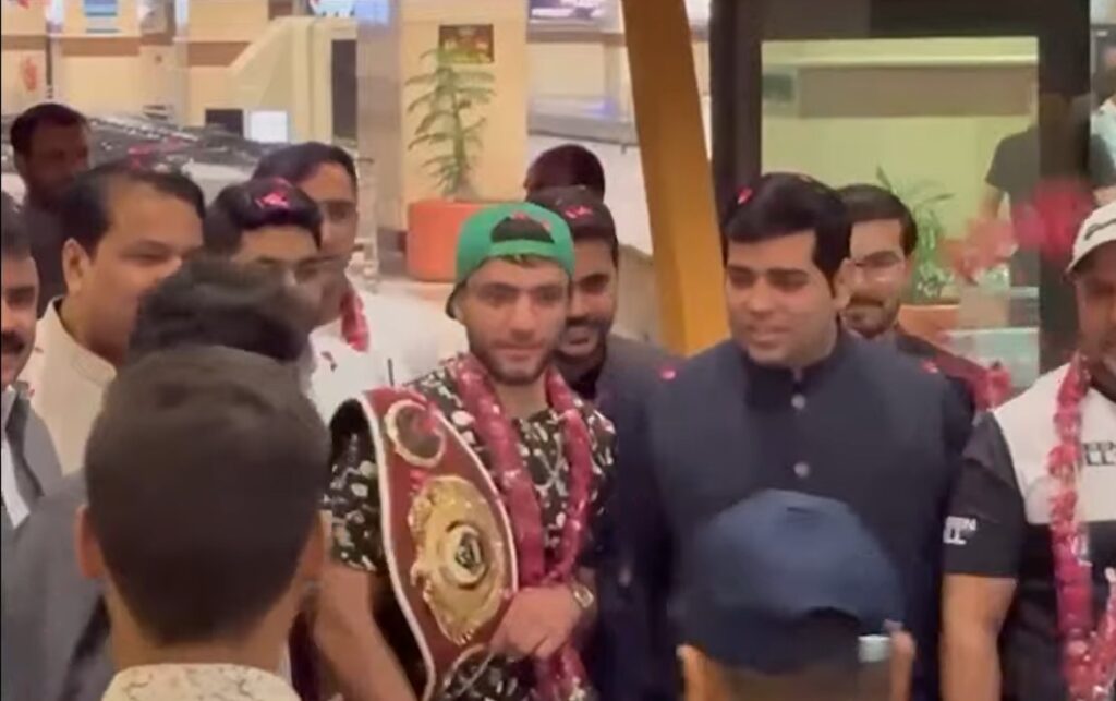 Usman Wazeer returned home to a hero’s welcome following his remarkable victory at the World Youth Boxing Championship in Thailand.