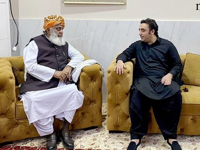 As the NA session draws nearer, Bilawal Bhutto Zardari visited the residence of Maulana Fazl again, while PTI called on Mehmood Khan Achakzai