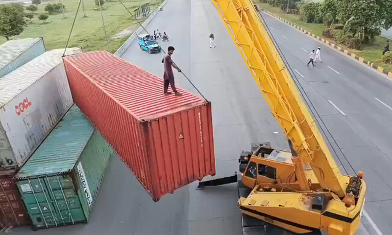 roads blocked in Islamabad