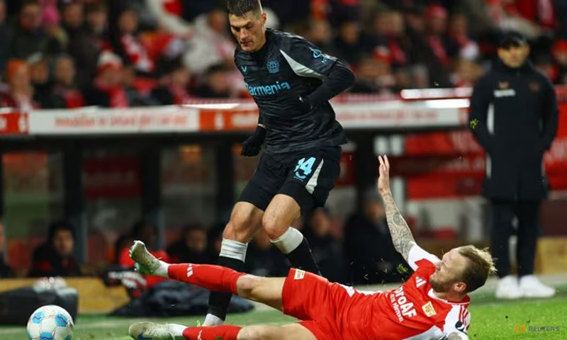 Leverkusen win, Leipzig thrashed 5-1