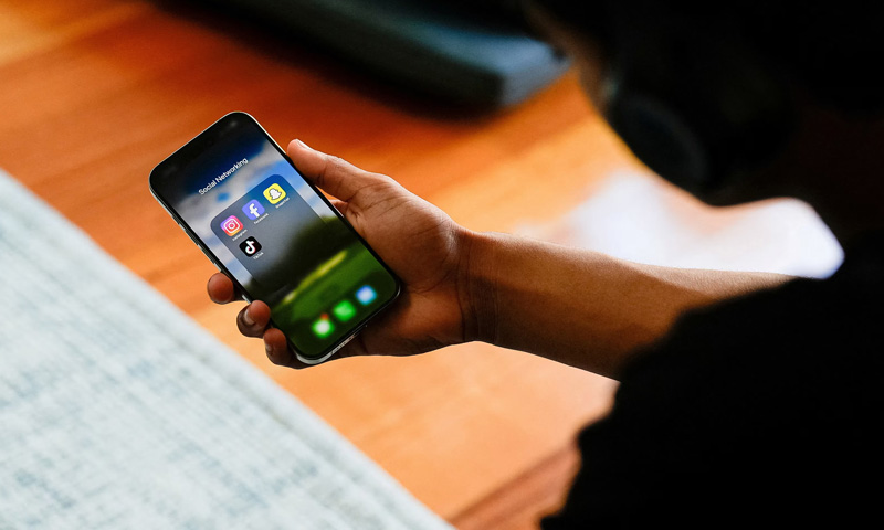 Australia passes social media ban