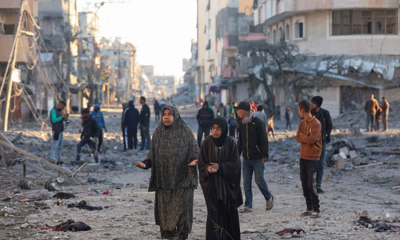 Israeli strikes kill 15