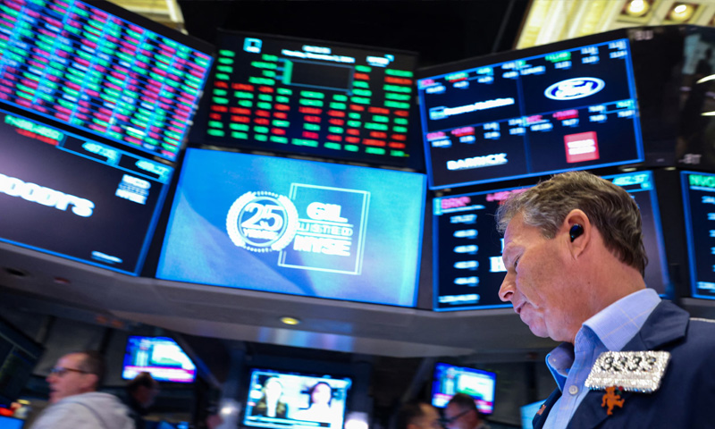 Wall St hits 1-week low