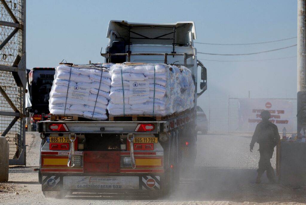 The United Nations Office for the Coordination of Humanitarian Affairs (OCHA) said 808 aid trucks entered the Gaza Strip on Wednesday, the fourth day of a ceasefire between Israel and Palestinian militants Hamas.