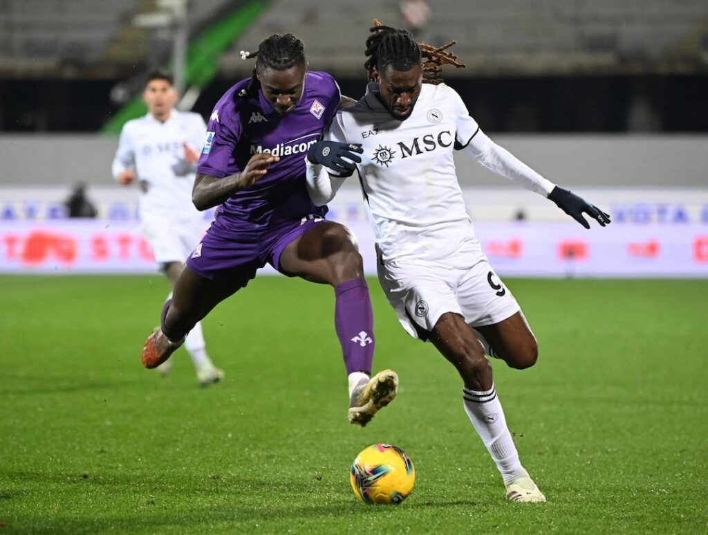 Napoli went top of the Serie A standings thanks to a comfortable 3-0 win at Fiorentina on Saturday, the visitors facing few problems.