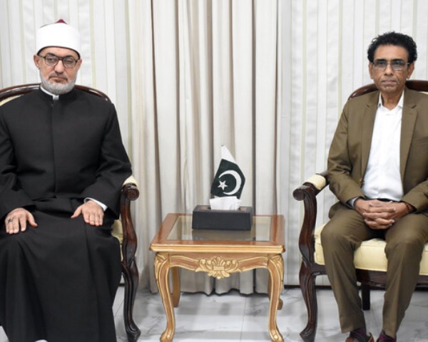 During a recent visit to Pakistan, Egypt’s Grand Mufti announced the establishment of a campus of al-Azhar University in Pakistan.